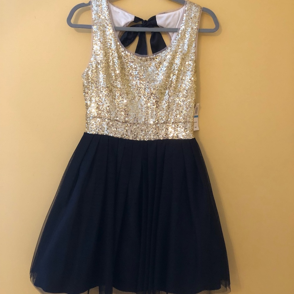 Macy’s Black &Gold open back sparkle dress! 9/10